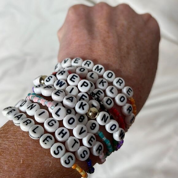 Taylor Swift Beaded Bracelets. Lot of 10. All 10 of her albums. - Picture 3 of 7